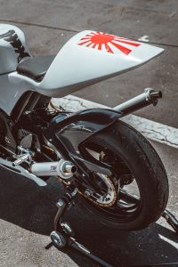 zoom sur notre suzki 250 tyga