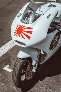 zoom sur notre suzki 250 tyga